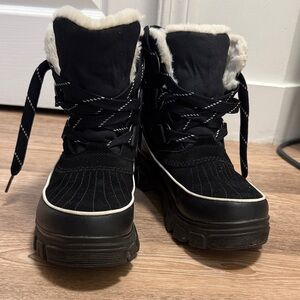 Sorel Black Winter Boots with Faux Fur Lining